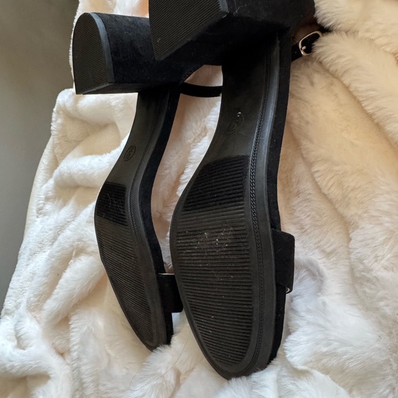 Elegant Black Women's Block Heel Sandals - Picture 4 of 5